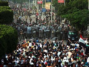 В Египте из-за столкновений ввели комендантский час В Египте из-за столкновений ввели комендантский час