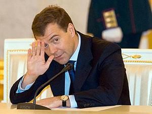 Медведев пожелал успехов Путину