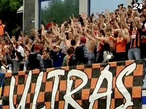 На матчах Евро-2012 нельзя бросать предметы и курить На матчах Евро-2012 нельзя бросать предметы и курить