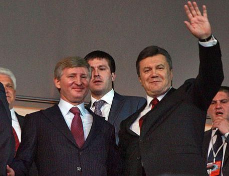 Янукович поздравил "Шахтер" с завоеванием Кубка Украины Янукович поздравил "Шахтер" с завоеванием Кубка Украины