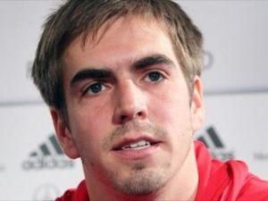 Капитан немецкой сборной призывает Платини определиться с позицией относительно Украины Капитан немецкой сборной призывает Платини определиться с позицией относительно Украины