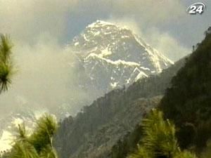 Еверест - майже 9 тисяч метрів над рівнем моря Еверест - майже 9 тисяч метрів над рівнем моря