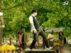 "Уличные танцы-2" - лента является продолжением "Уличные танцы 3D", вышедшей в 2010.