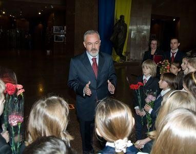 Табачник рассказал школьникам о Великой Отечественной войне Табачник рассказал школьникам о Великой Отечественной войне