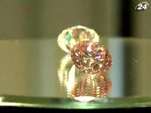 Редкий розовый бриллиант хотят продать за $12 миллионов Редкий розовый бриллиант хотят продать за $12 миллионов