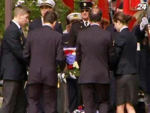 Саркозі та Олланд поклали вінок до могили невідомого солдата