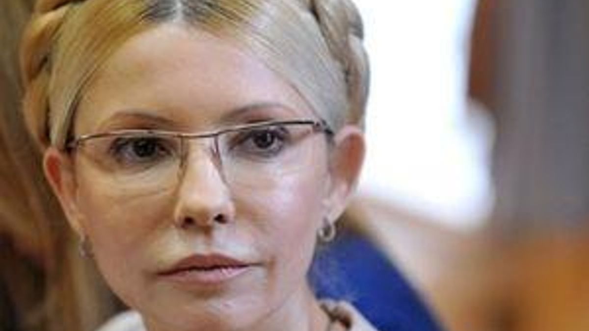 Тимошенко перевезли до лікарні у супроводі "Беркуту" Тимошенко перевезли до лікарні у супроводі "Беркуту"