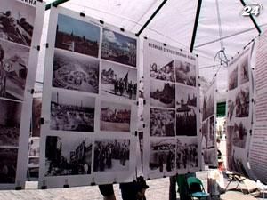 У Харкові показали записки військових та фото з полів битви