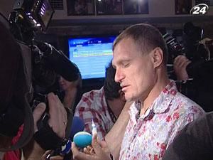 Украинские звезды расписали элементы праздничного арт-объекта "Алтарь наций" Украинские звезды расписали элементы праздничного арт-объекта "Алтарь наций"