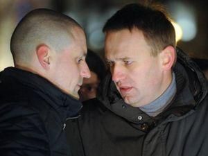 Удальцова и Навального внезапно повезли в суд