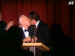 Джона Траволту обвиняют в сексуальных домогательствах Джона Траволту обвиняют в сексуальных домогательствах