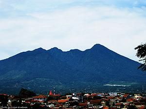 Очевидці: Superjet-100 врізався в гору Очевидці: Superjet-100 врізався в гору