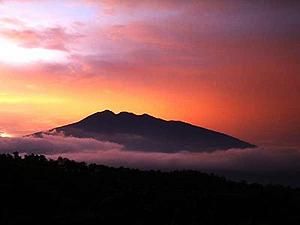 ЗМІ: Вдалось додзвонитись на два номери на борту зниклого Superjet-100 ЗМІ: Вдалось додзвонитись на два номери на борту зниклого Superjet-100