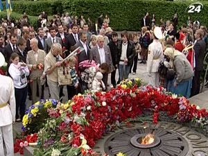 Итог дня: политики "поделили" День победы Итог дня: политики "поделили" День победы