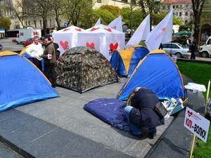 Сторонники Тимошенко во Львове прекратили голодовку Сторонники Тимошенко во Львове прекратили голодовку