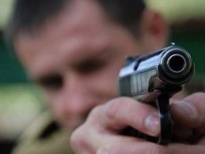 В Донецкой области журналист стрелял в милиционера В Донецкой области журналист стрелял в милиционера