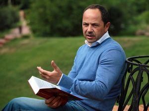 Тигипко не стесняется того, что он богаче Азарова Тигипко не стесняется того, что он богаче Азарова