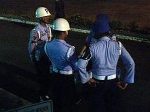 Індонезія: пошуки уламків літака продовжаться на світанку Індонезія: пошуки уламків літака продовжаться на світанку