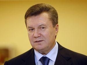 Під час привітання з Днем перемоги з Януковичем трапився конфуз (ВІДЕО)