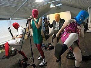 Суд оставил Pussy Riot под арестом Суд оставил Pussy Riot под арестом