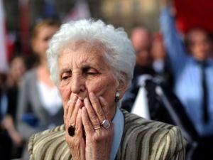 Женщинам и мужчинам в Польше повысят пенсионный возраст