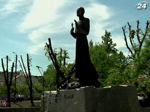 Омеляну Ковчу установили памятник в его родном городке