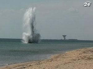 Дайверы нашли в море хранилище взрывчатки Дайверы нашли в море хранилище взрывчатки
