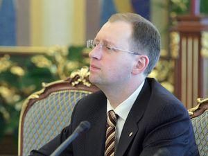 Яценюк порахував, скільки заробили Янукович та уряд