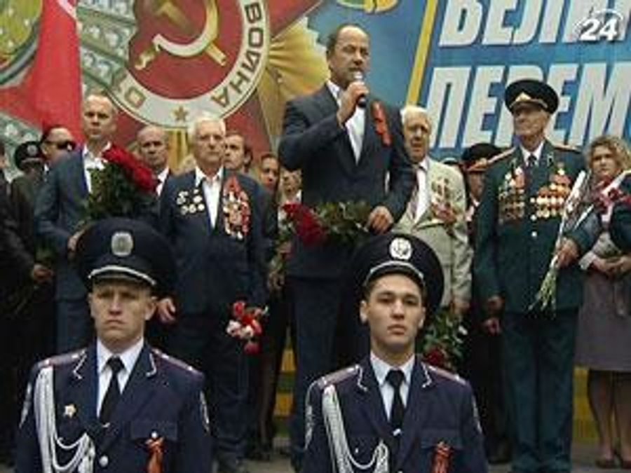 Итог недели: Политики "поделили" День Победы Итог недели: Политики "поделили" День Победы