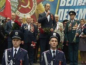 Итог недели: Политики "поделили" День Победы Итог недели: Политики "поделили" День Победы