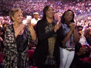 Сім'я Уїтні Х’юстон зніметься в реаліті-шоу Сім'я Уїтні Х’юстон зніметься в реаліті-шоу