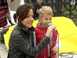 В Киеве День матери отметили танцами, пением и мастер-классами
