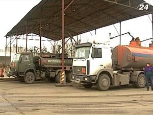 Поставки сировини на українські нафтопереробні заводи продовжують скорочуватися Поставки сировини на українські нафтопереробні заводи продовжують скорочуватися