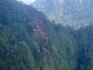 Район аварії літака SSJ-100 в Індонезії закритий для сторонніх