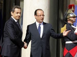 По дороге на инаугурацию Олланд дважды останавливался на красный свет По дороге на инаугурацию Олланд дважды останавливался на красный свет