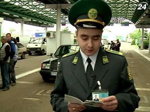 К Евро-2012 пограничникам выдали украино-английский разговорник К Евро-2012 пограничникам выдали украино-английский разговорник