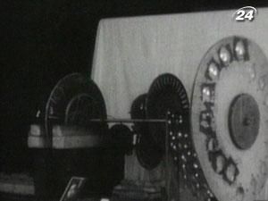 У 1926-му році шотландський винахідник продемонстрував перший механічний телевізор У 1926-му році шотландський винахідник продемонстрував перший механічний телевізор