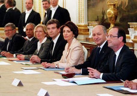 Французские министры снизили себе зарплату на 30%