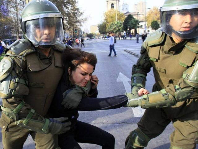 У Чилі знову протестують студенти: поліція застосувала сльозогінний газ