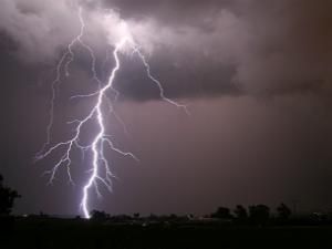 На Луганщині блискавка вбила чоловіка На Луганщині блискавка вбила чоловіка