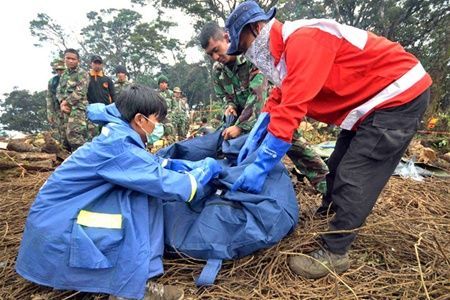 Пошук жертв катастрофи SSJ-100 в Індонезії припинили