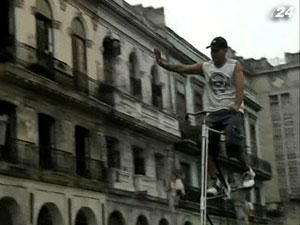 Кубинец смастерил велосипед высотой 3,4 метра Кубинец смастерил велосипед высотой 3,4 метра