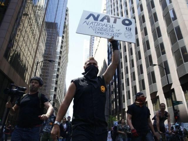 В Чикаго состоялась 10-тысячная акция против НАТО В Чикаго состоялась 10-тысячная акция против НАТО