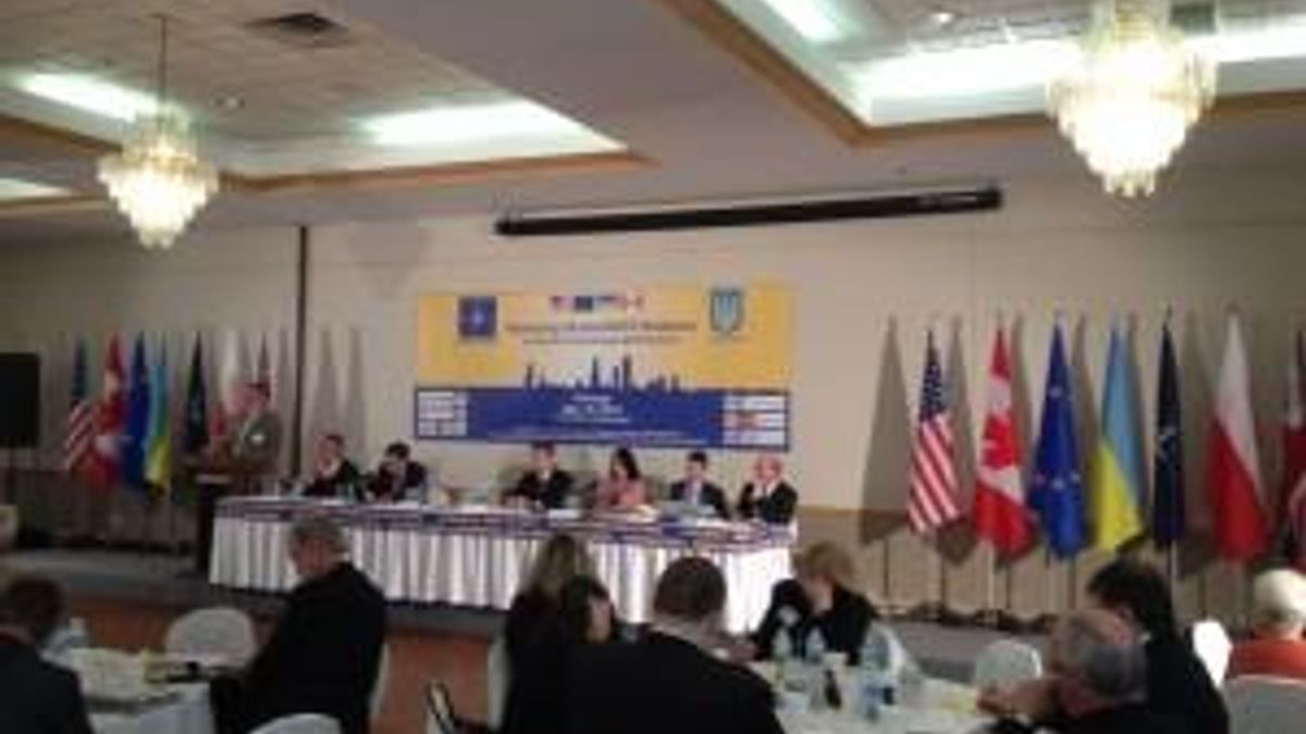 У Чикаго розпочалась конференція Україна-НАТО У Чикаго розпочалась конференція Україна-НАТО
