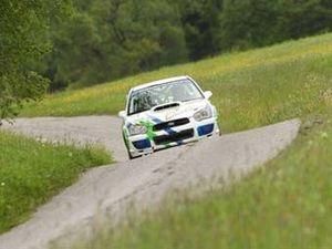Франція: Автомобіль врізався у натовп. Загинули люди Франція: Автомобіль врізався у натовп. Загинули люди