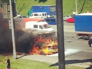 У Києві вибухнула маршрутка У Києві вибухнула маршрутка