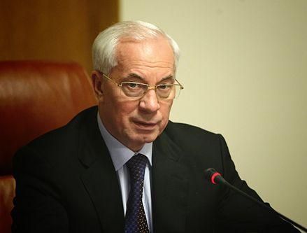 Азаров пригрозил "каленым железом" за отравление детей Азаров пригрозил "каленым железом" за отравление детей