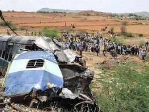 В аварії на залізничній дорозі в Індії жертвами стали 25 людей В аварії на залізничній дорозі в Індії жертвами стали 25 людей