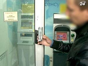 Милиция задержала троих румын, которые делали клоны платежных карт Милиция задержала троих румын, которые делали клоны платежных карт