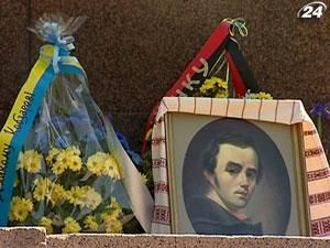 В Киеве отметили 151 годовщину перезахоронения Т.Г. Шевченко В Киеве отметили 151 годовщину перезахоронения Т.Г. Шевченко